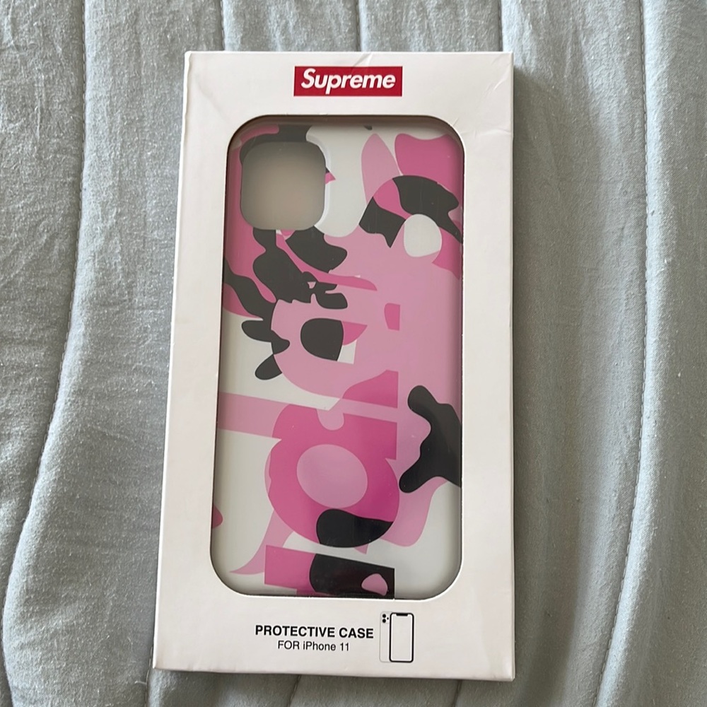 SUPREME iPhone 11 case